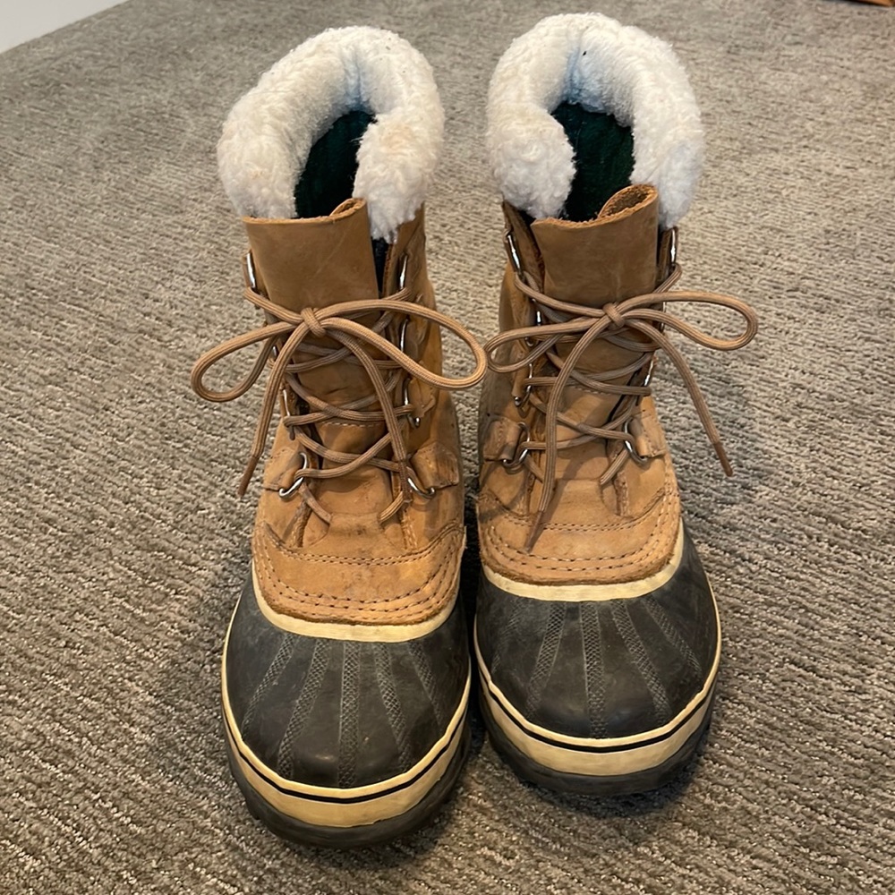 Sorel Caribou winter boots (size 8)